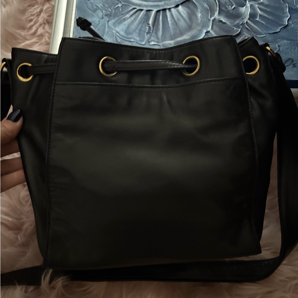 CHANEL Black Leather Bucket Bag - Picture 3 of 16